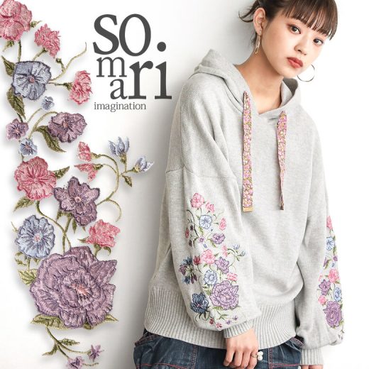 『somari imagination花柄刺繍ニットパーカー』[ニット パーカー レディース トップス 長袖 セーター プルオーバー フード付き 花柄 刺繍 フラワー 配色 パフスリーブ ボリューム袖 くすみカラー]【メール便不可】