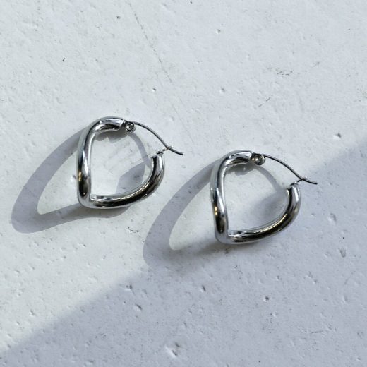 ピアス レディース イヤーアクセサリー フープピアス 両耳用 ウェーブ シルバーアクセサリー サージカルステンレス 金属アレルギー起こりにくい 付けっぱなしOK 傷が付きにくい オシャレウォーカー◇※メール便可※【2】