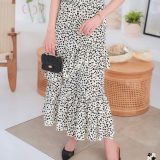 ≪5/21 新発売!!2690円 送料無料≫ スカート レディース ロング マキシ 春夏 アシンメトリー フリル [M4232] 花柄 小花柄 20代 30代 40代 花柄スカート フリルスカート アシメ 柄フラワー 白 黒 ホワイト ブラック ウエストゴム ティアードスカート 大人【送料無料】