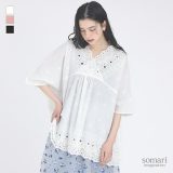 【全品送料無料】ブラウス トップス レディース 7分袖 スカラップ コットンレース カシュクール 夏 ヨーク 切り替え ギャザー コットン100％ 綿100％ 刺繍 Vネック ゆったり 大きいサイズ 体型カバー 着回し ナチュラル※メール便可※【5】