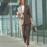 【期間限定★ポイント20倍＆15％OFFクーポン】【新色入荷】【洗える/UVカット/吸水速乾】レディース ビジネススーツ ジャケット テーパードパンツ パンツスーツ ミセス 大きいサイズ ママスーツ オフィス 仕事服 面接 営業 リクルート 通勤 黒 紺 ストレッチ 即日発送 ギフト