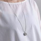 『日本製アンティークデザインロングネックレス』[ネックレス ロングネックレス レディース アクセサリー チェーン 日本製 ハンドメイド シンプル 高級感 繊細 アンティークボタン風 シルバー]※メール便可※【5】
