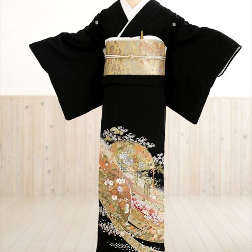 夏用 単衣 桂由美 広巾サイズ 留袖レンタル sth772 結婚式 幅広 黒留袖レンタル 身長低め150cm対応 13号～19号 母親 親族 フルセット 大きめ 留袖 留め袖 着物レンタル 正絹 貸衣装 チャペル 豪華 高級ブランド 人気 2024 Yumi Katsura tomesode「万葉の響き」【レンタル】