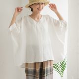 【SALE／30%OFF】URBAN RESEARCH DOORS リネンギャザースリーブVネックブラウス アーバンリサーチドアーズ トップス シャツ・ブラウス ブルー ホワイト【送料無料】