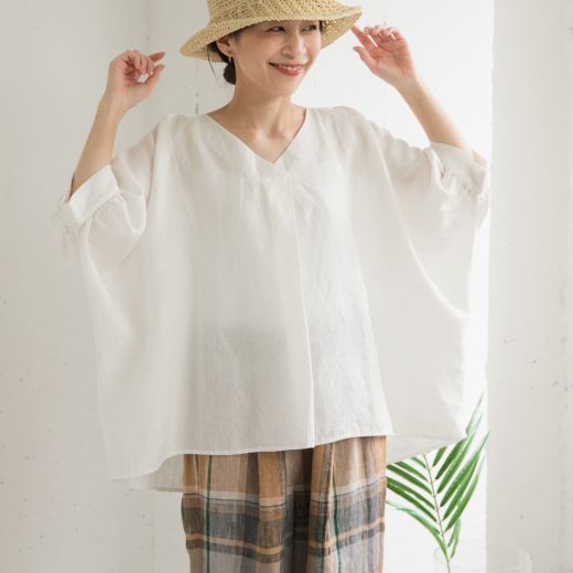 【SALE／30%OFF】URBAN RESEARCH DOORS リネンギャザースリーブVネックブラウス アーバンリサーチドアーズ トップス シャツ・ブラウス ブルー ホワイト【送料無料】
