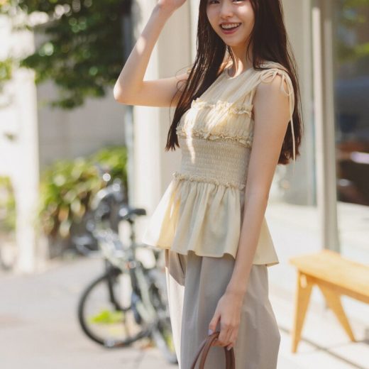 シャーリングペプラムブラウス NATURAL BEAUTY BASIC ナチュラルビューティベーシック トップス シャツ・ブラウス ホワイト イエロー ブラック【送料無料】[Rakuten Fashion]