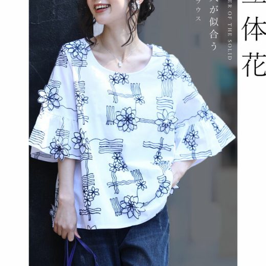【セール商品返品交換不可】（S~L/2L~3L対応）優しく風に揺れる花が咲いたブラウス