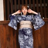 【utatane×注染工房 日本製小幅生地使用 浴衣3点セット 藍色に大輪の菊】特選シリーズ 注染 本染め にじみ 手染め ぼかし フリーサイズ 浴衣セット（ゆかた・帯・下駄）ですぐお出かけ 日本製 国産 手縫い併用国内縫製 奈良の職人さんの手染め