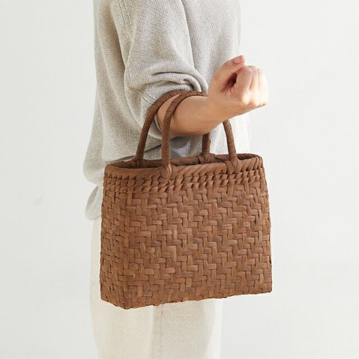 やまぶどう籠(定番型/小サイズ)(約)幅27.5×マチ9.5×本体高さ23cm(約)440g[かごバッグ 山葡萄]
