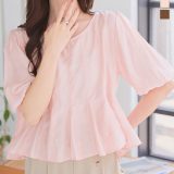 ≪7/22 新発売!!2490円 送料無料≫ ブラウス レディース 夏 半袖 シアーブラウス ペプラム [C7570] 20代 30代 40代 シアー 短丈 ショート 透け フレア 切り替え パフ シャツ ゴム 白 ホワイト ピンク ブラウン 茶 体型カバー きれいめ 上品【送料無料】【メール便】