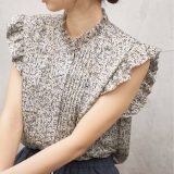 IENA 《WEB限定/追加》ミュゲットパターンピンタックフリルノースリーブ イエナ トップス シャツ・ブラウス ベージュ【送料無料】