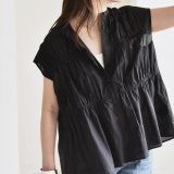 【SALE／40%OFF】quaranciel quaranciel:＜手洗い可能＞コットンボイル シアー ギャザー バンドカラー シャツ ブラウス シップス トップス シャツ・ブラウス ホワイト ブラック【送料無料】