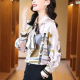 レディース シャツ ブラウス 春秋 トップス 長袖 マルベリー ポロ襟 リボンタイ ホース／馬プリント 華やか フェミニン エレガント 大人おしゃれ カジュアルオフィス 通勤 ビジネス 食事会 外出着