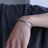 バングル メンズ アクセサリー ブレスレット ウェーブデザイン ツイスト アクセント シルバー 銀色 春 夏 秋 冬 オールシーズン オシャレウォーカー※メール便可※【2】