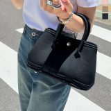 ≪8/5 新発売!!2990円 送料無料≫ バッグ かばん 鞄 カバン レディース フェイクレザー ミニハンドバッグ [B1637] ハンドバッグ ショルダーバッグ ショルダー 肩掛け 斜めがけ ミニサイズ コンパクト 合皮 フェイクレザー お手入れ簡単 上品 高見え ミニバッグ【送料無料】